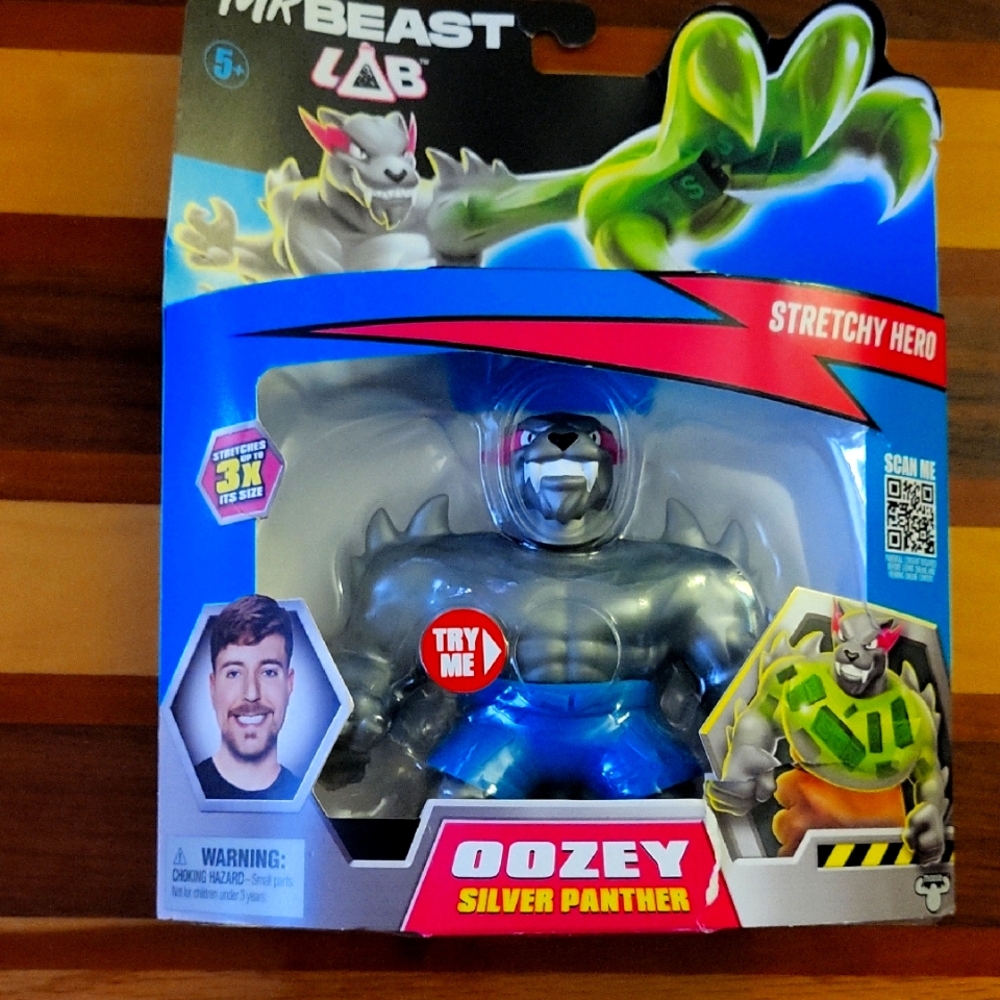 Oozy Silver Panther Stretchy Hero Toy